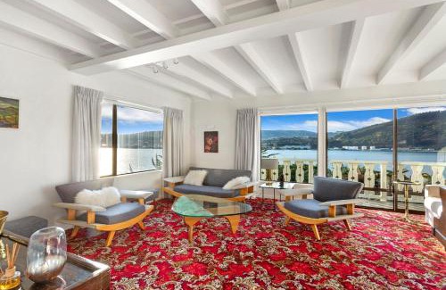 Dunedin House | Harbour Views