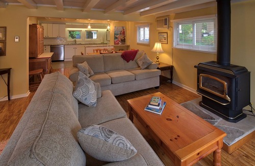 Bayfield Cottage | Harbourfront Cottage!