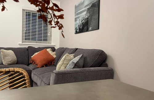 Wick House | Harbourside, Luxury Two Bedroom Townhouse with Bike store – Sleeps 6