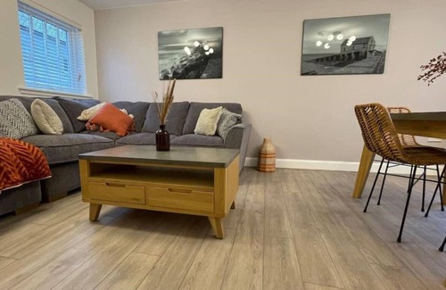 Wick House | Harbourside, Luxury Two Bedroom Townhouse with Bike store – Sleeps 6