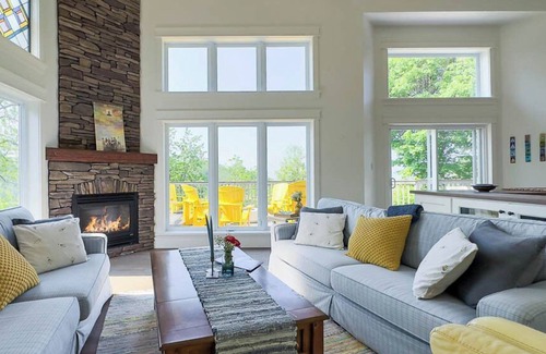 Bayfield Cottage | HarbourView - Peaceful getaway *Hot Tub*