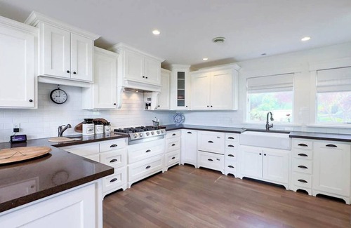 Bayfield Cottage | HarbourView - Peaceful getaway *Hot Tub*