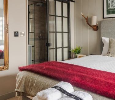 Newbury Hotel | Hare and Hounds - Newbury