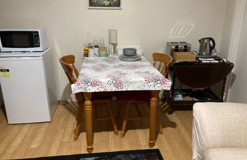 Falcon Bed & Breakfast | Harewood's Hideaway