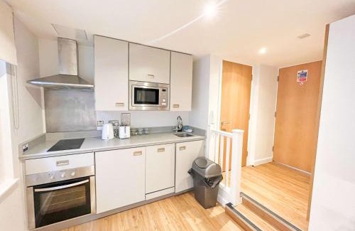 Bristol Floating Harbour Apartment | Harford House Studios 06 - Hopewell