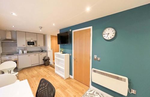 Bristol Floating Harbour Apartment | Harford House Studios 06 - Hopewell