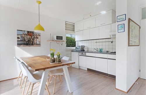 Ouddorp House | Haringvliet 11 is a cozy, light holiday home located in the front part of the North Sea Park.