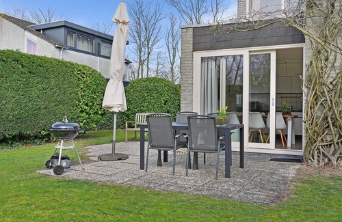 Ouddorp House | Haringvliet 11 is a cozy, light holiday home located in the front part of the North Sea Park.