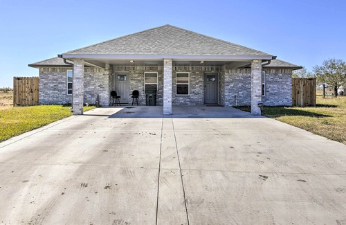 Harlingen House | Harlingen Townhome w/ Yard ~ 2 Mi to Birding!