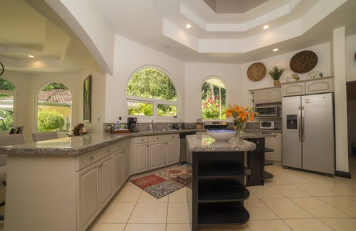 Jaco House | Harmon Estate 6 Bdrs, Private Pool, Jacuzzi, Swim up bar