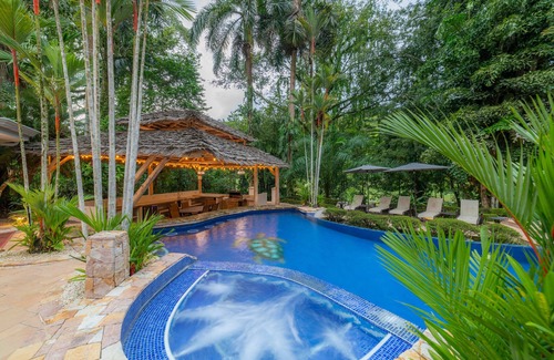 Jaco House | Harmon Estate 6 Bdrs, Private Pool, Jacuzzi, Swim up bar