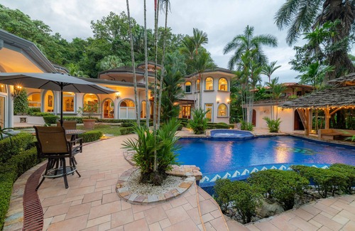 Jaco House | Harmon Estate 6 Bdrs, Private Pool, Jacuzzi, Swim up bar