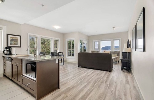 Harrison Hot Springs Apartment | Harmony Haven 2BR Lakefront Lux Escape!