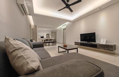 George Town Apartment | Harmony Haven with Bathtub - Jazz Suites by Ocean Luxe