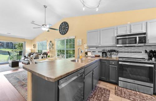 Table Rock Apartment | Harmony Hideaway condo