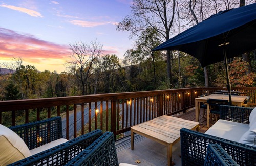 Front Royal House | Harmony Ridge Hideaway: 10 acre mountain retreat w/hot tub and sauna