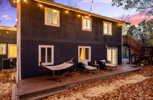 Front Royal House | Harmony Ridge Hideaway: 10 acre mountain retreat w/hot tub and sauna