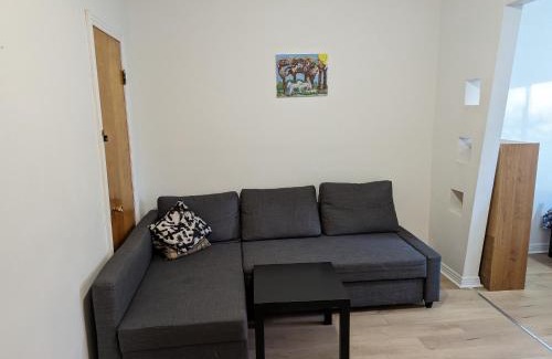 Ville-Emard House | Harmony room near Metro Monk station with Self Check-in