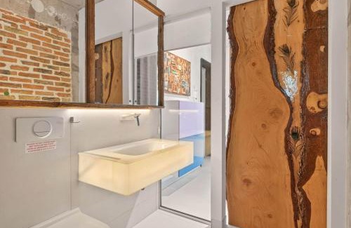 Trakata Apartment | Harmony SeaView Stay with Free Parking and Beach Access