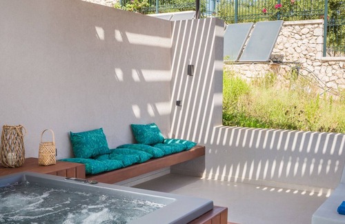 Khelmata Apartment | HARMONY SUITES MOON