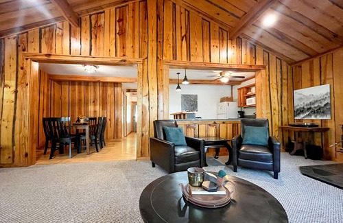 Shirley Cabin | Harpers Cove Hideaway- Quiet Greers Ferry Lakefront Cabin.