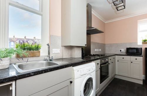Ramsgate Apartment | Harriet - Quaint one bedroom apartment with easy parking