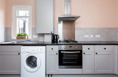 Ramsgate Apartment | Harriet - Quaint one bedroom apartment with easy parking