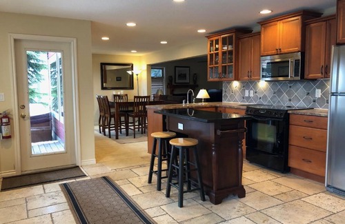 Silver Star Mountain House | Harrington Suite