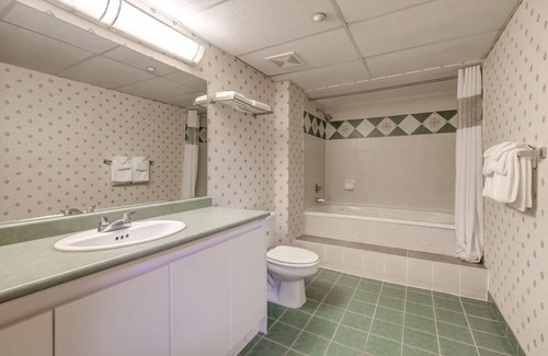 Harrison Hot Springs Hotel | Harrison Lake Hotel