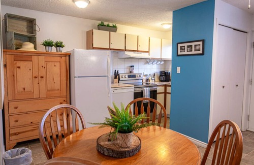 Harrison Hot Springs Apartment | Harrison On The Lake | Walkable to Beach & Village