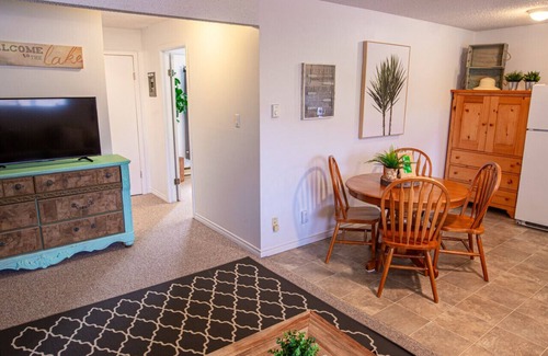 Harrison Hot Springs Apartment | Harrison On The Lake | Walkable to Beach & Village