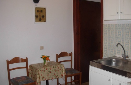 Acharavi House | Harry's Bar & Apartments