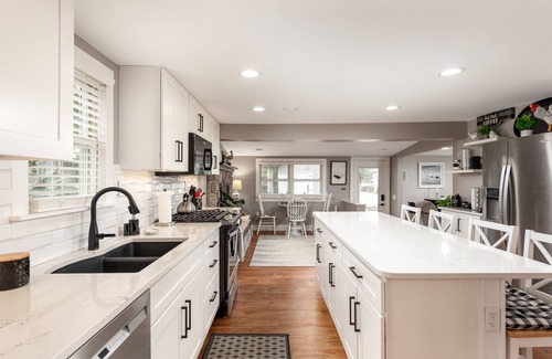 Harrison House | Hart Haven is the perfect place to relax and unwind. Comfortably decorated