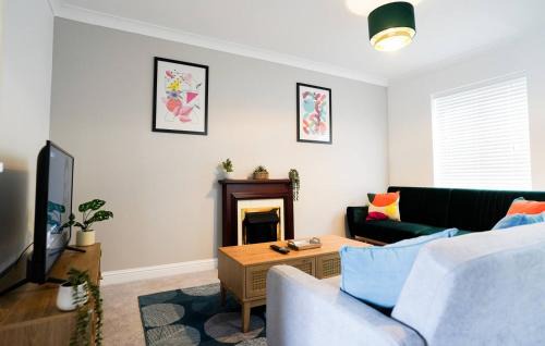 Witney House | Harvest Way House Shortlets