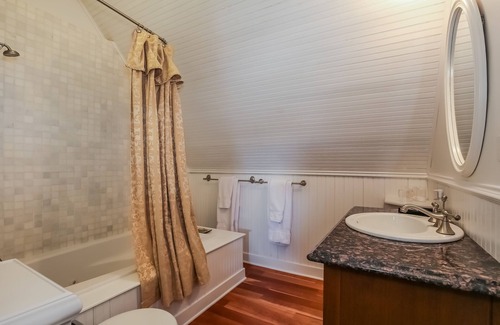 Oak Park Bed & Breakfast | Harvey House Bed & Breakfast