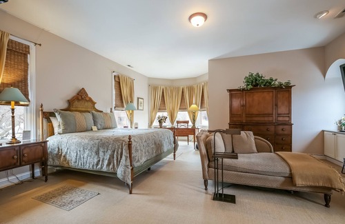 Oak Park Bed & Breakfast | Harvey House Bed & Breakfast