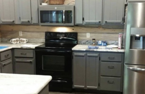 Pangburn Cabin | Harvey’s Hideaway Riverfront Cabin