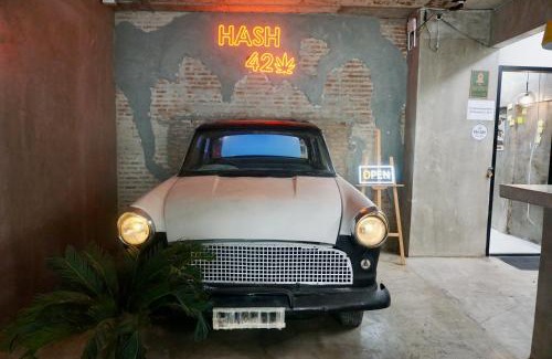 Silom Apartment | Hash Apartment Silom Soi 3 - hip and funky with rooftop view