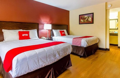 Moline House | Hassle-free Vacation! 2 Convenient Units, Close to John Deere Pavilion