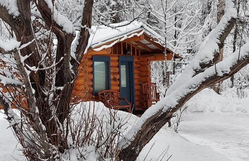 Fishhook Bed & Breakfast | Hatcher Pass Cabins