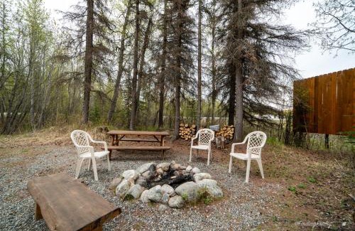 Fishhook Bed & Breakfast | Hatcher Pass Cabins