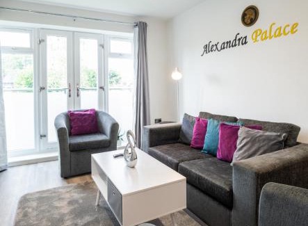 Hatfield Apartment | Hatfield Gem - 1 Bed with FREE Parking near Uni, Business Park & City Center, Big savings on Longer Stays