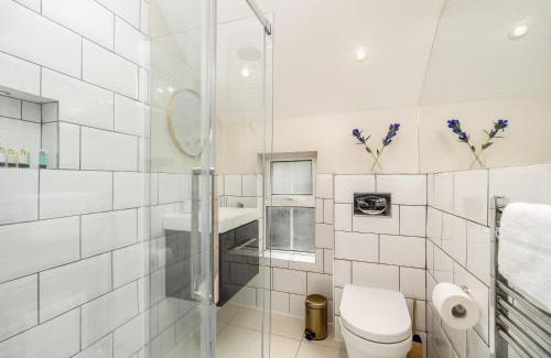Luton Apartment | Hatter's Haven LUXURY Appartment, Near Airport & Town center
