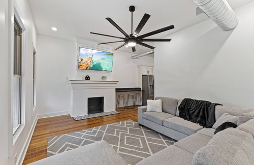 Schnitzelburg Apartment | HAUCK'S NEST in the heart of Germantown!