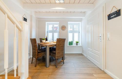 Greetsiel House | Haus am Siel 02, zentral mit eigenem Steg