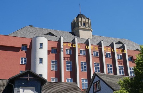 Probstzella-Lehesten-Marktgolitz Hotel | Haus des Volkes - Das Bauhaushotel