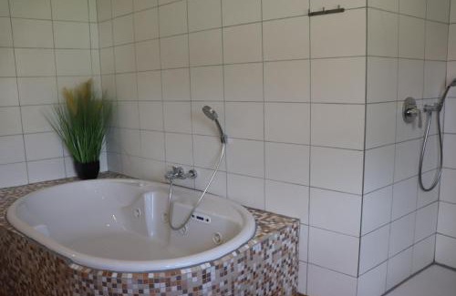 Weidelbach House | Haus-Dorfidyll