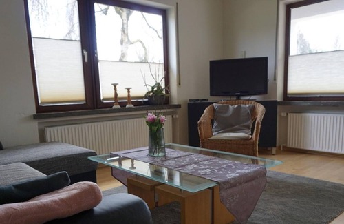 Mullenborn House | Haus Eifeldolomiten - Freistehendes Ferienhaus mit Garten bis 4 Pers