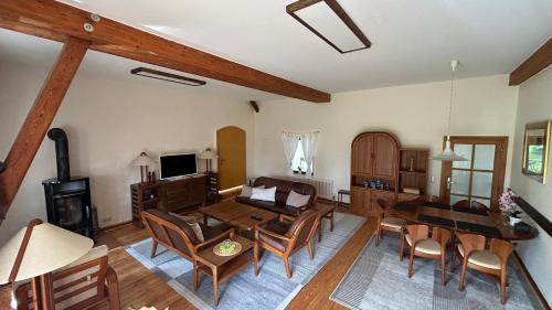 Berndshausen Apartment | Haus Falkenhof