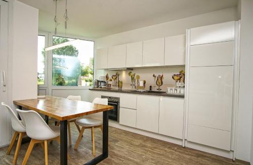 Lauterbach Apartment | Haus Hafenkieker FeWo 08 - Balkon, Hafenblick